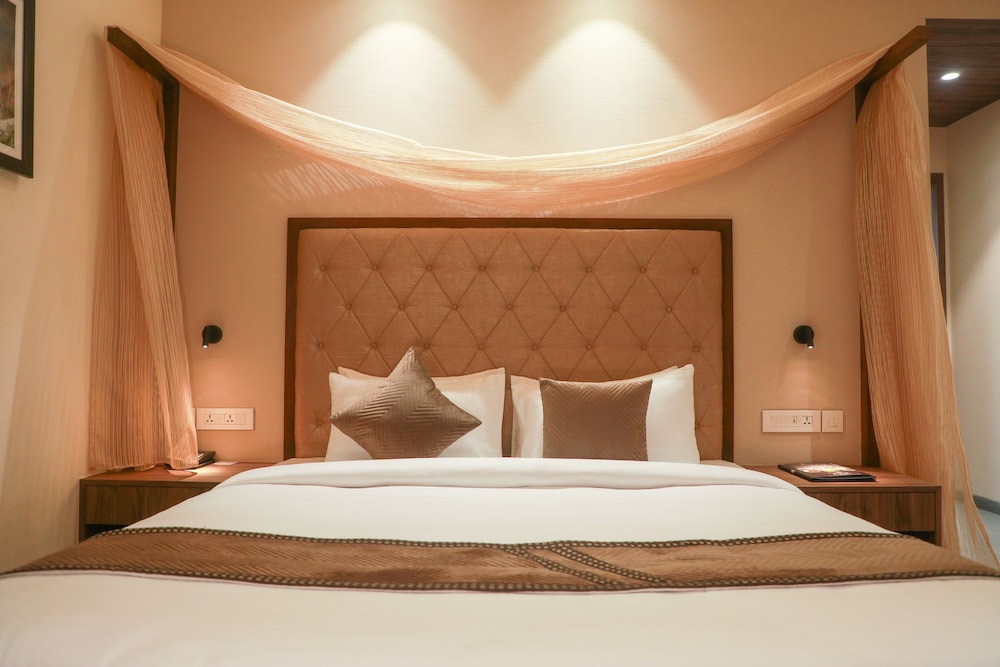 Deluxe Room - Photo 9