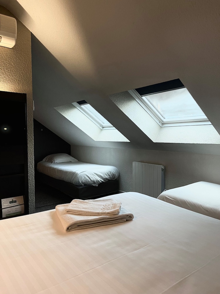Standard Room, Multiple Beds, City View