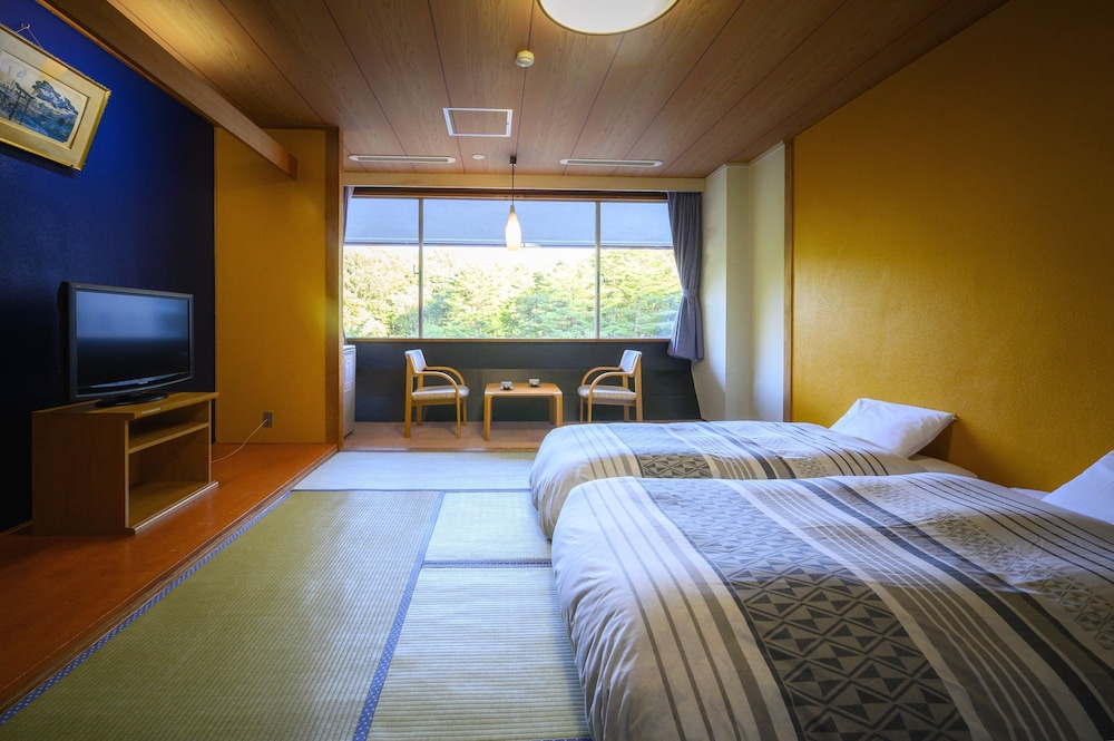 Standard Twin Room, Mountain View, Non Smoking - Photo 1