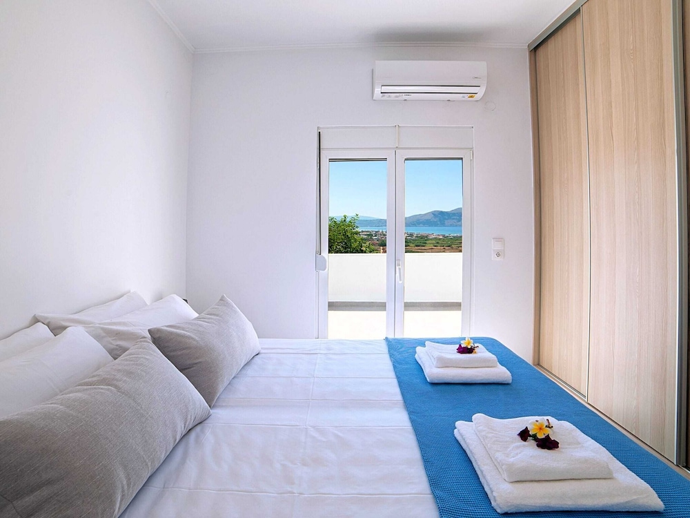 Villa photo 3