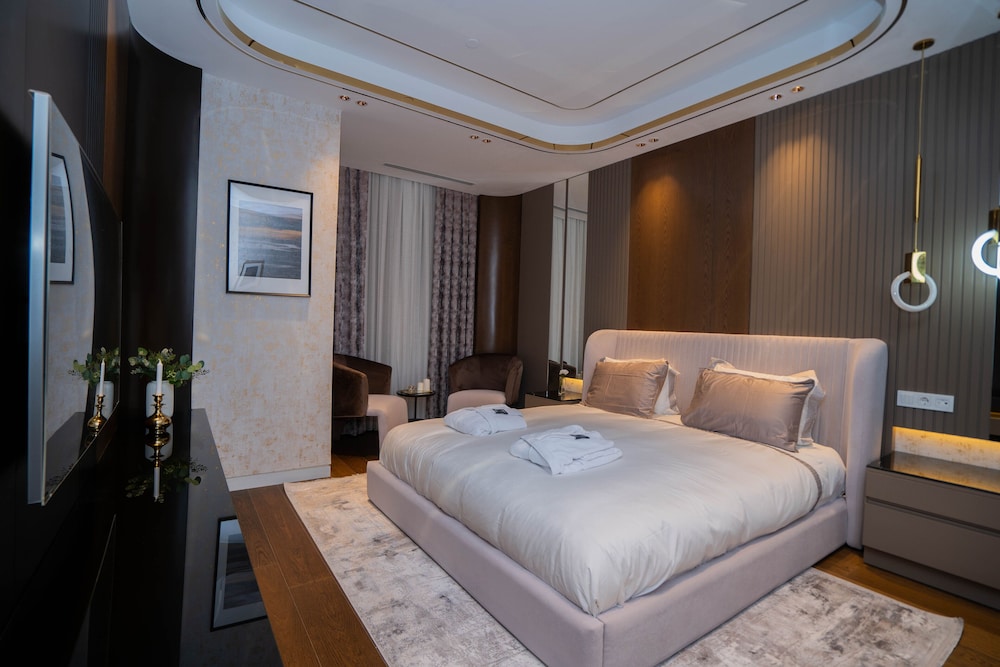 Luxury Apartment photo 2