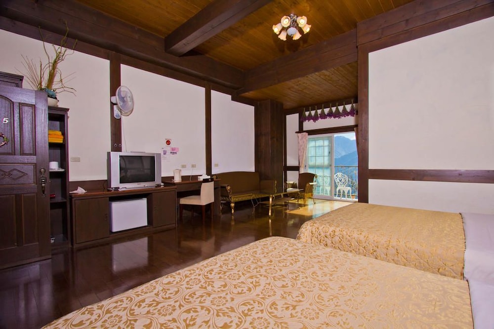 Standard Quadruple Room, Mountain View photo 2
