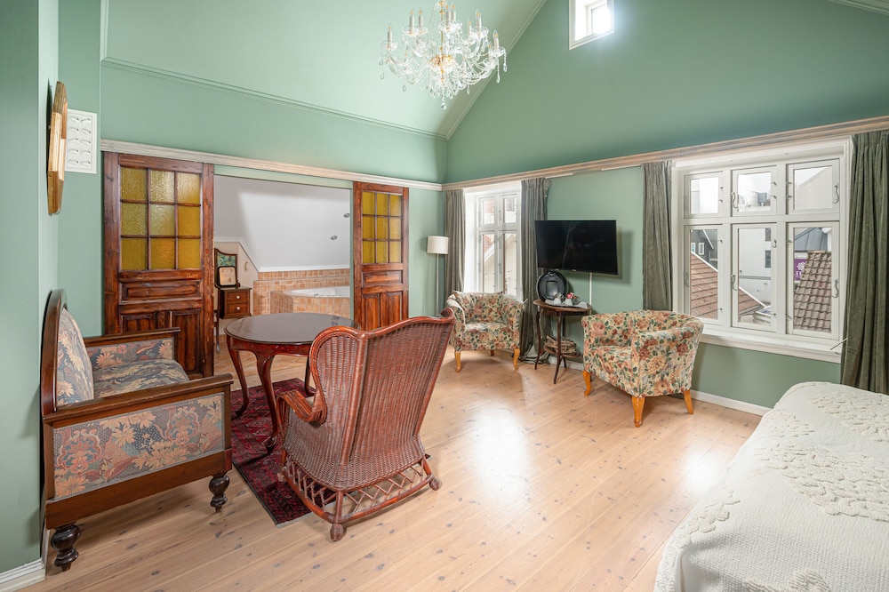 Suite - Photo 7