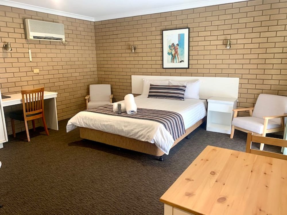 Standard Room (1x Queen Bed) photo 1