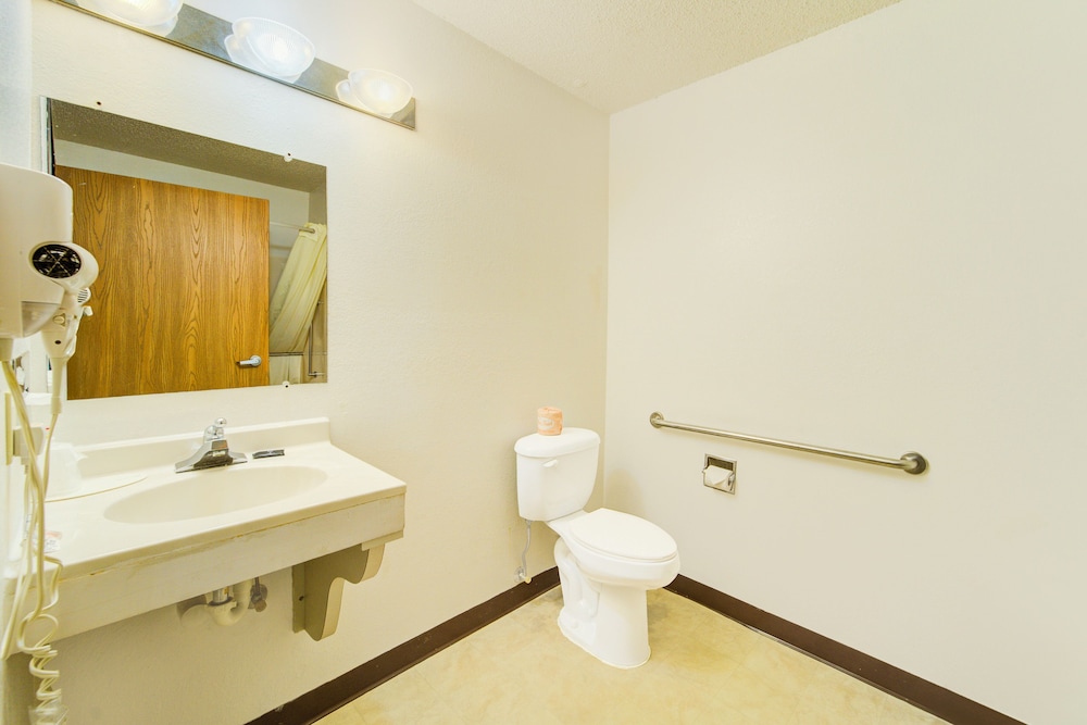 Room, 1 Queen Bed, Non Smoking - Photo 6