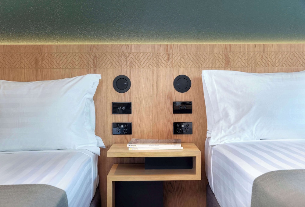 Deluxe Room, Multiple Beds - Photo 2