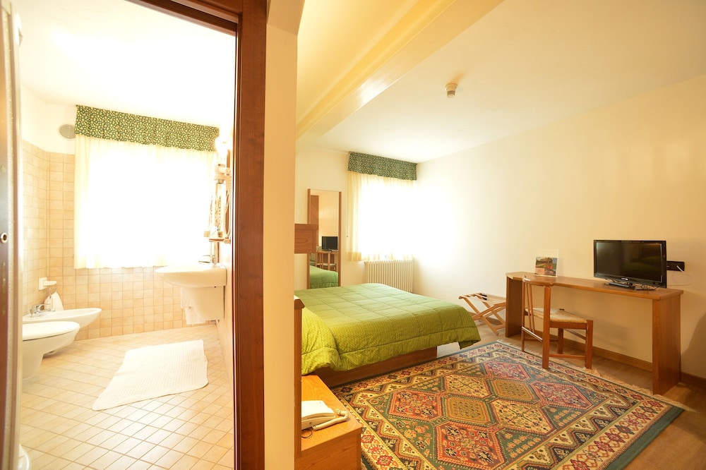 Double Room, 1 Double Bed with Sofa bed (2+1) photo 3