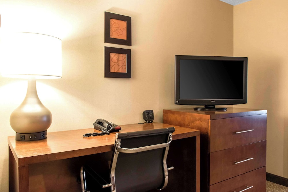 Suite, Multiple Beds, Non Smoking - Photo 3