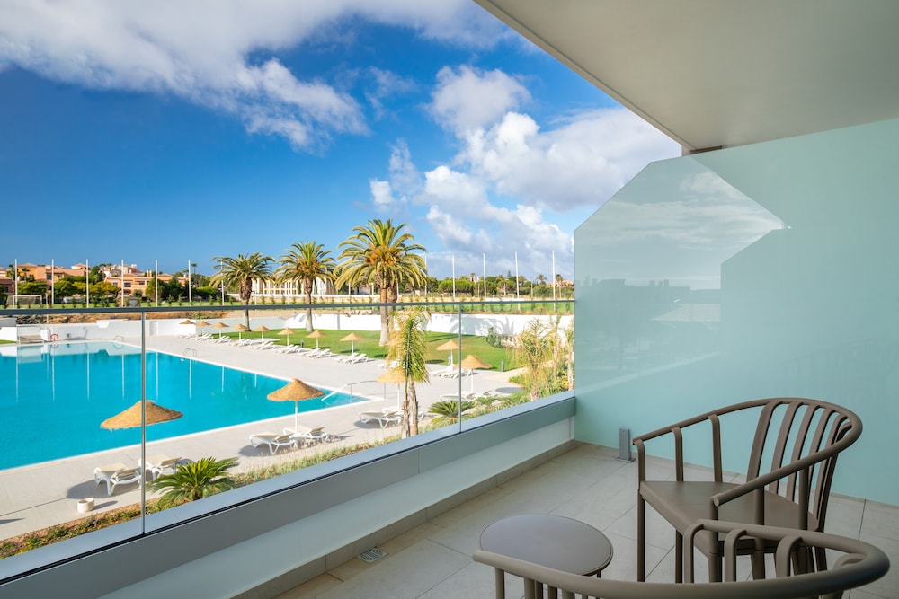 Twin Room, Balcony, Pool View - Photo 4