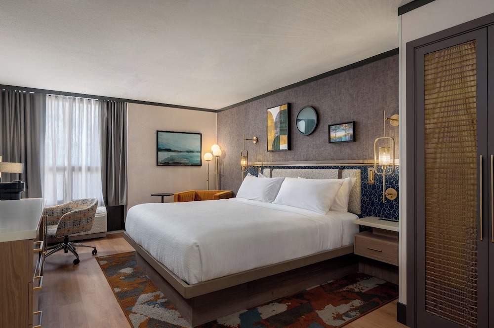 Standard Room, 1 King Bed, Mobility Accessible (Communications) - Photo 1