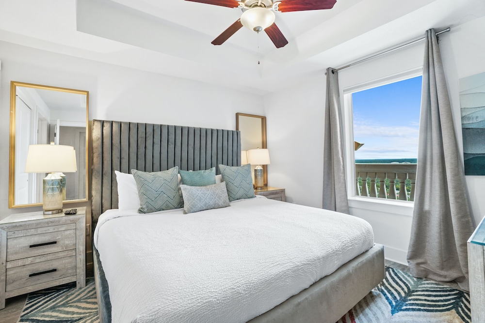 Condo, 3 Bedrooms, Sea View (1801)