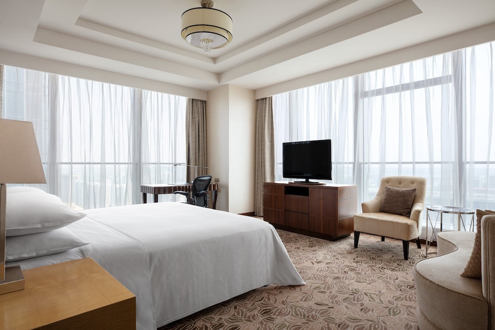 Suite, 1 Bedroom - Photo 2