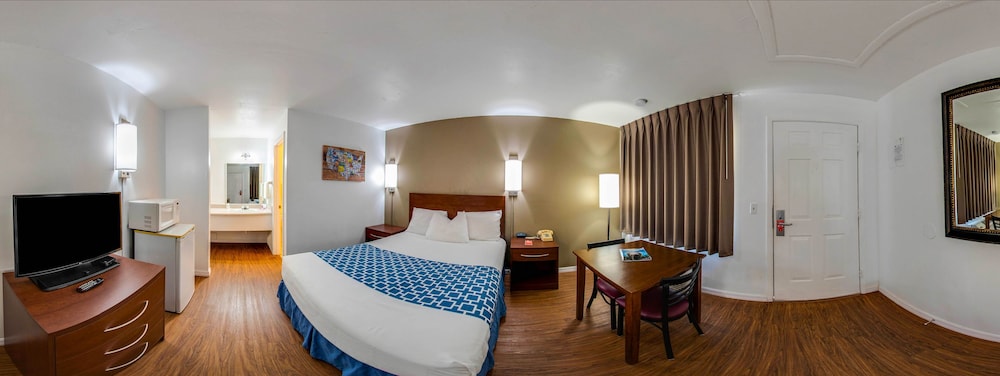Standard Room, 1 Queen Bed, Non Smoking photo 3