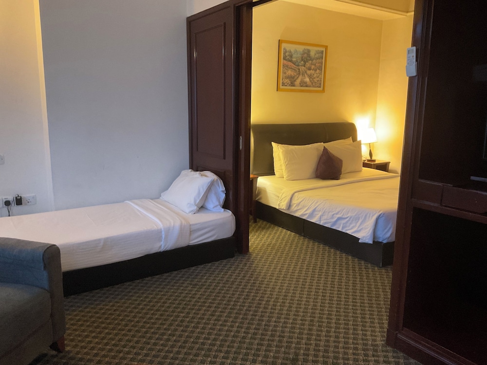 Deluxe Studio Suite, City View