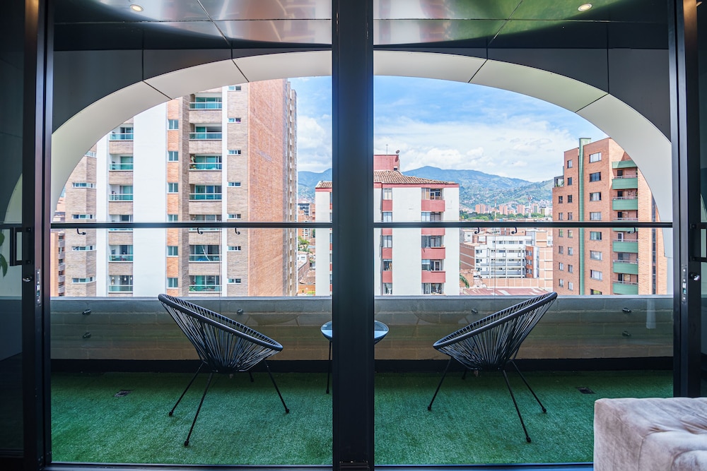 Panoramic Apartment, Balcony, City View