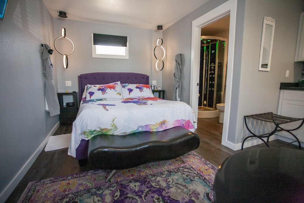 Standard Studio, 1 Queen Bed, Non Smoking (Deluxe Studio Queen) photo 2
