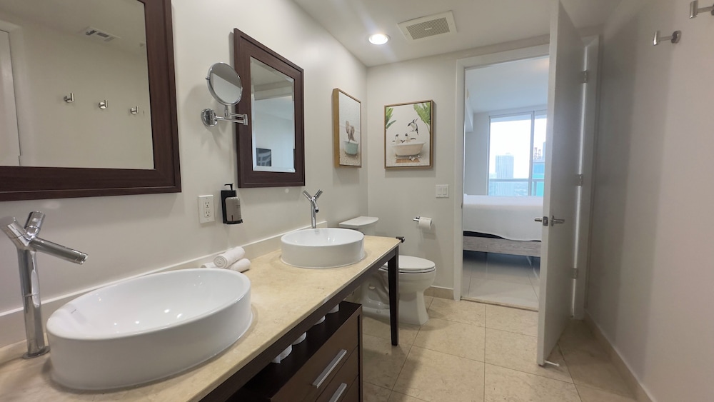 Boutique Apart, 1 King & Sofa Bed, Sauna, River/City Views, Balcony4207 thumbnail 6