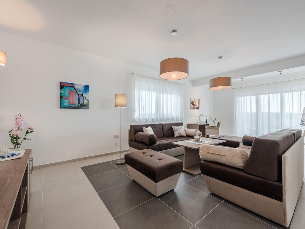 Villa photo 3