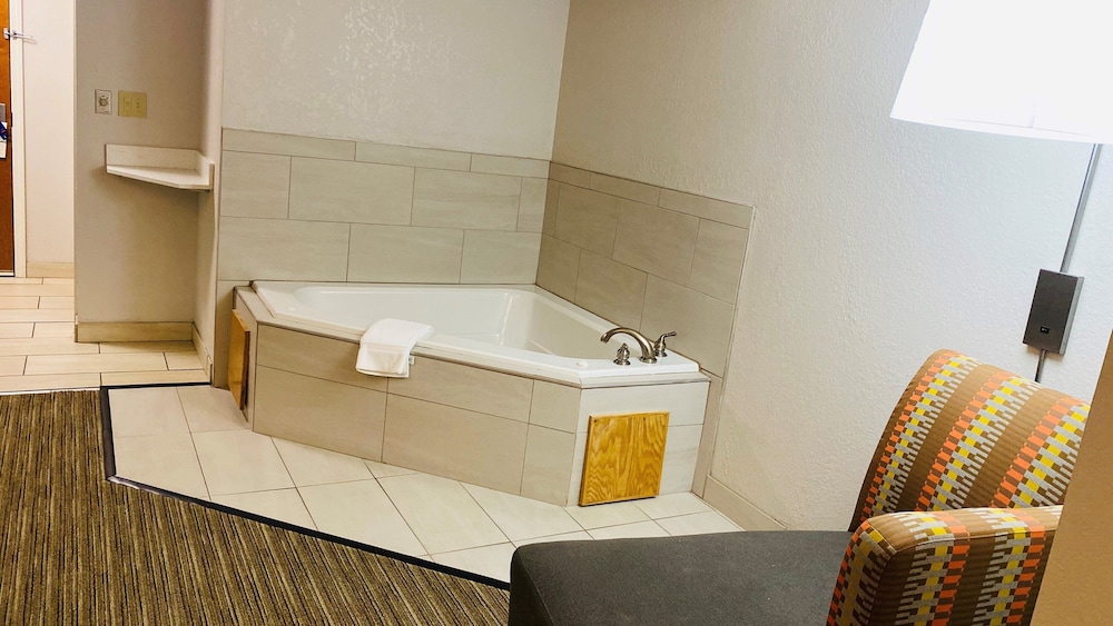 Standard Room, 1 King Bed, Accessible (Mobility) - Photo 2