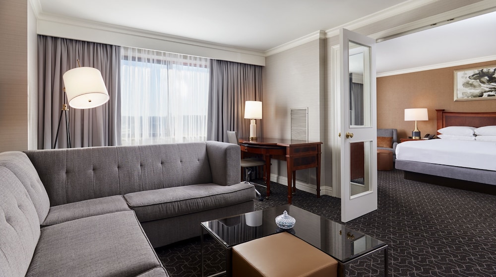Suite, 1 King Bed - Photo 3
