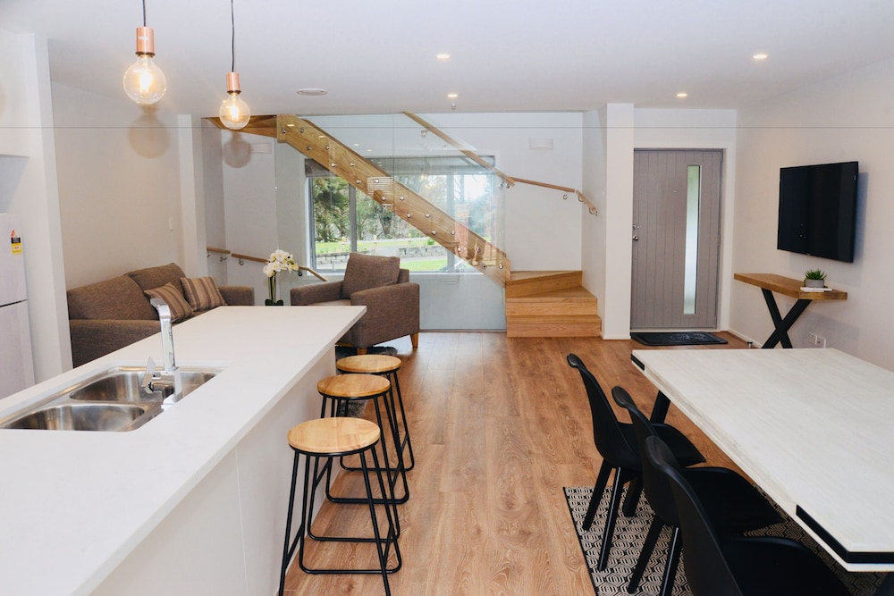 City Townhome, Multiple Beds photo 1