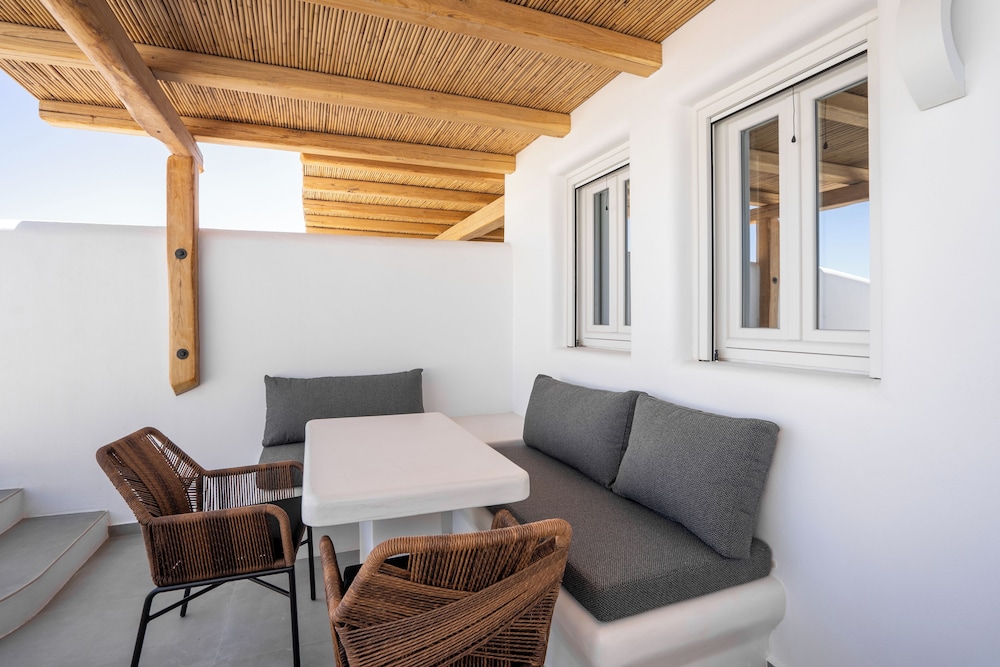Superior Suite with sea view and heated plunge pool - Photo 9