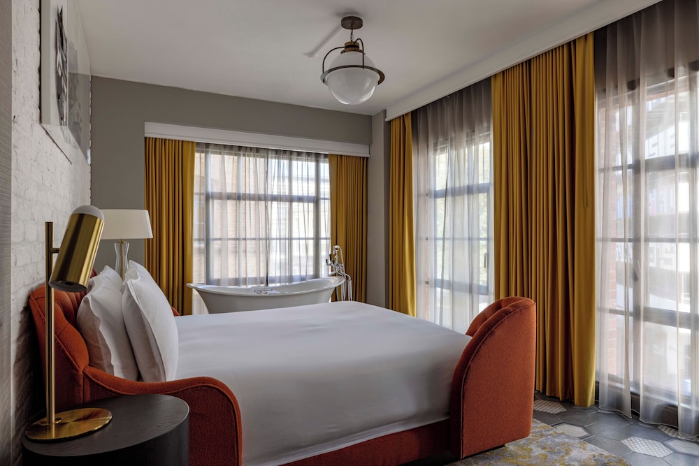 Deluxe Chamber One Bedroom Suite