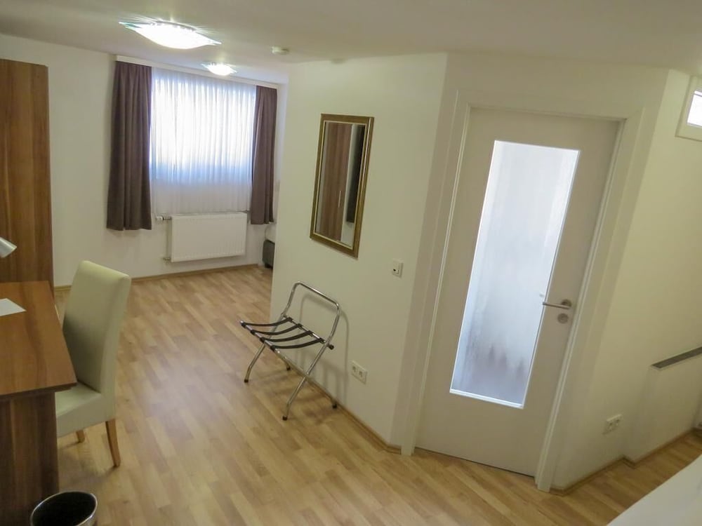 Classic Triple Room - Photo 6