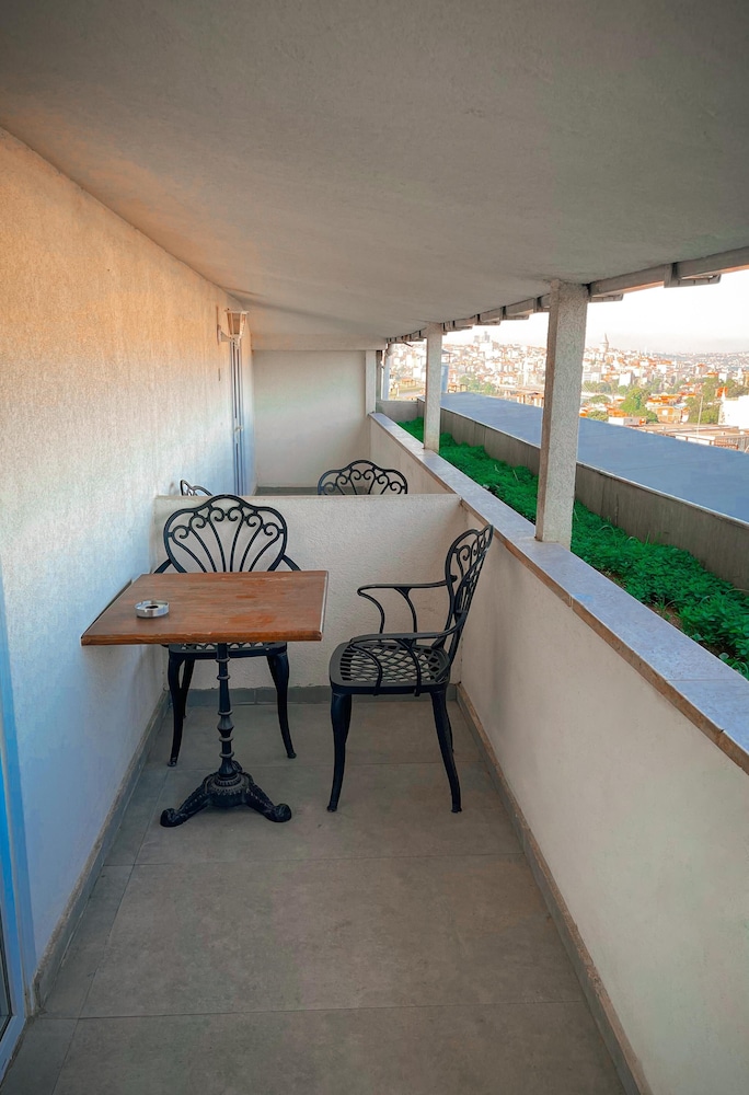 Loft, 1 Queen Bed, Balcony, City View photo 1