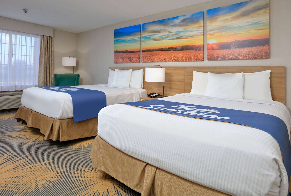 Standard Room, 2 Queen Beds - Photo 1