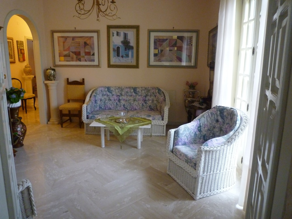Design Room, Private Bathroom