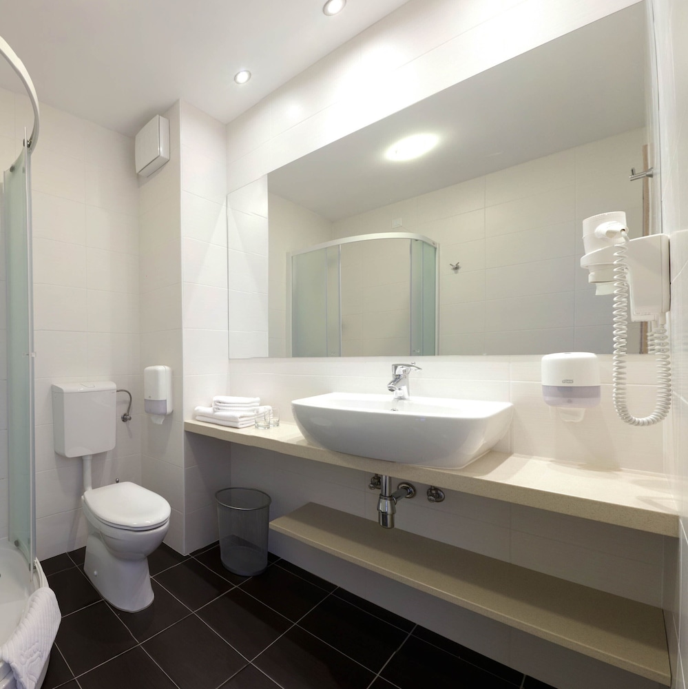 Standard Double Or Twin Room, Balcony, Sea View - Photo 6