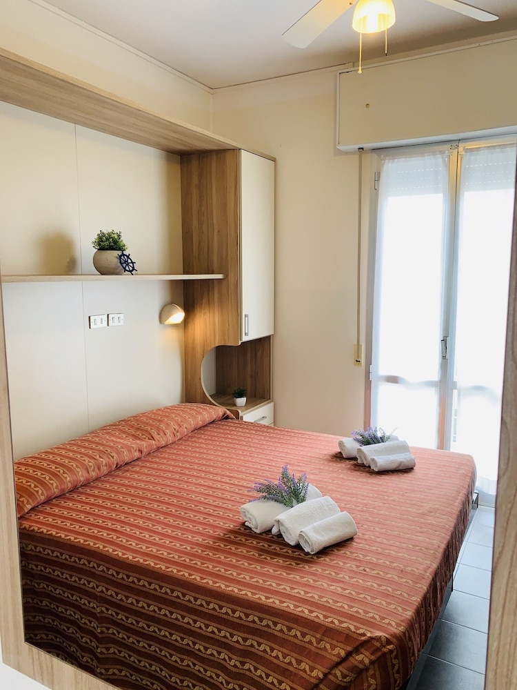 Double or Twin Room - Photo 4