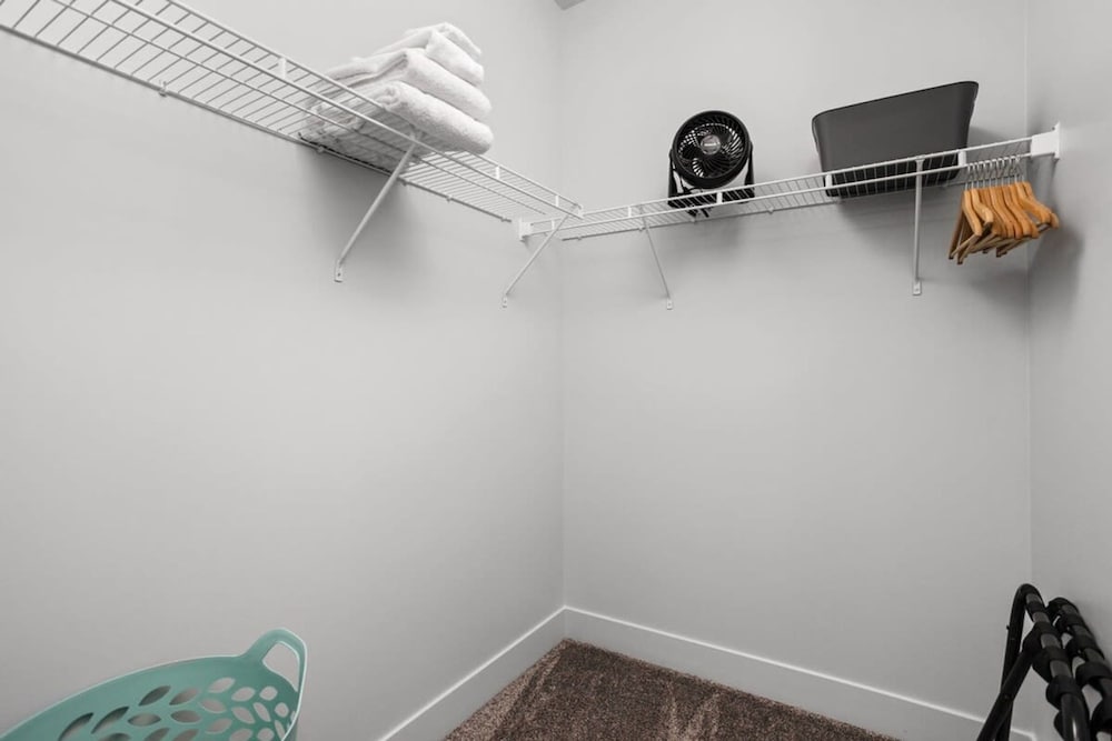 Cozysuites Spacious 2BR Next to Whole Foods, Photo 40