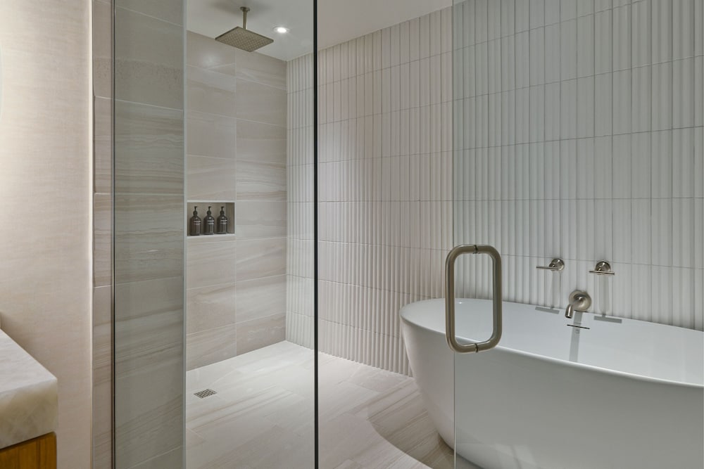Grand Room, 2 Bedrooms, Mountain View - Photo 1