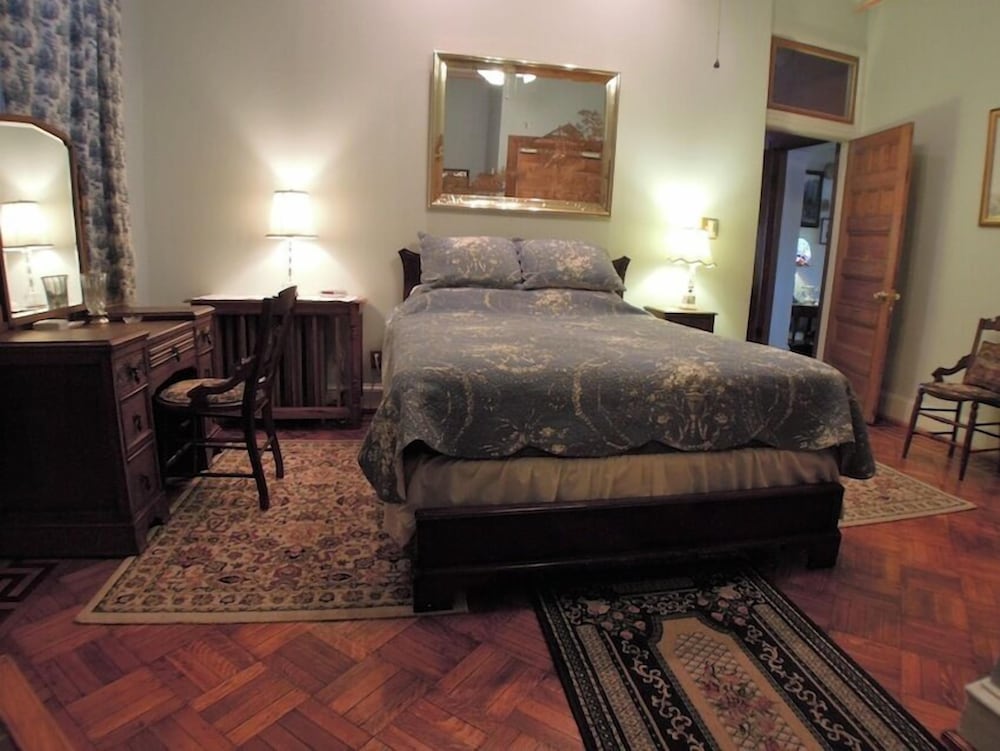 Traditional Room, 1 Queen Bed (WJB Room) photo 1