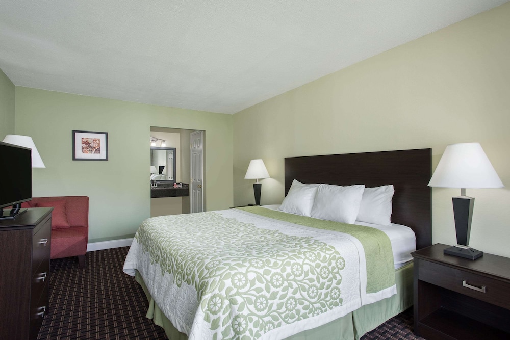 Suite, 1 King Bed, Non Smoking - Photo 1
