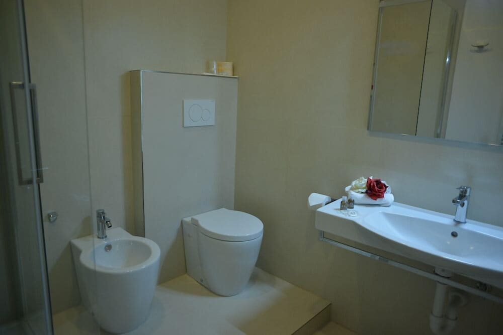 Double or Twin Room, Sea View - Photo 8