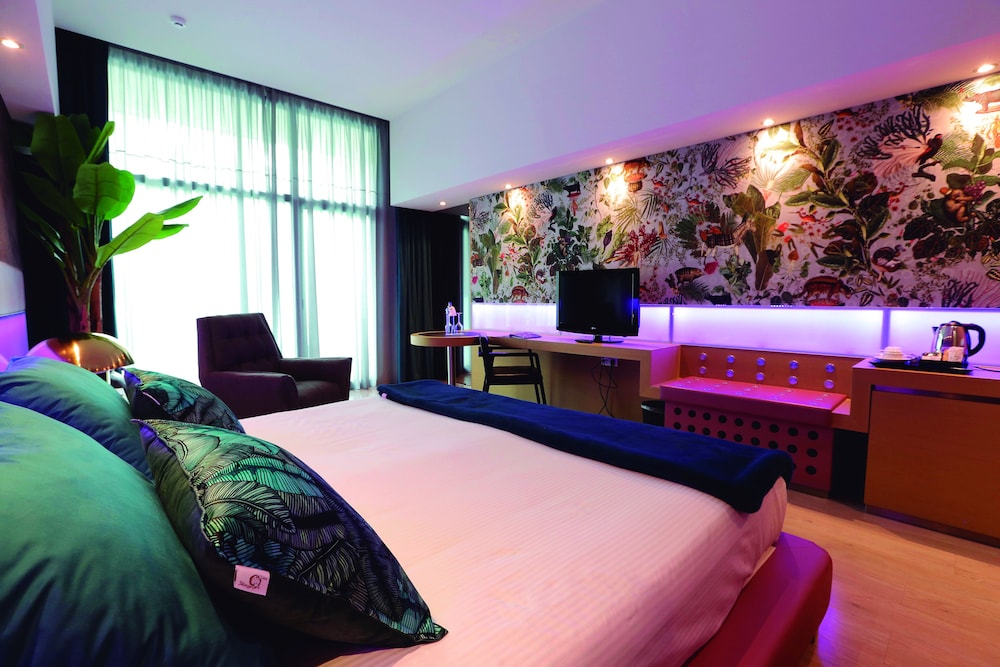 Club Room, Resort View