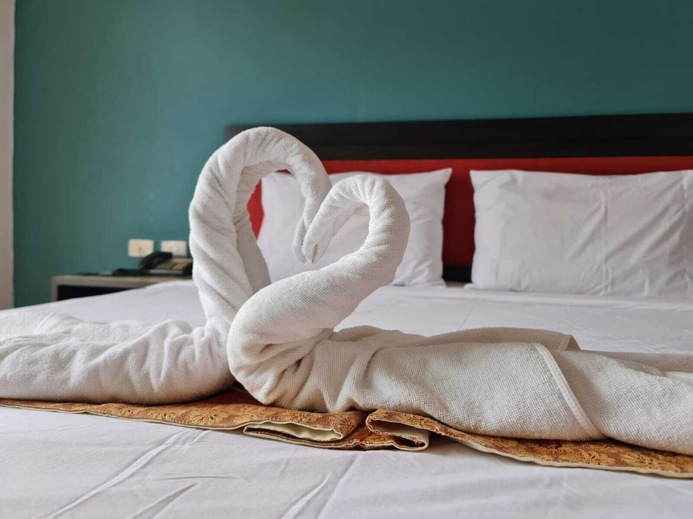 Deluxe Double or Twin Room - Photo 11