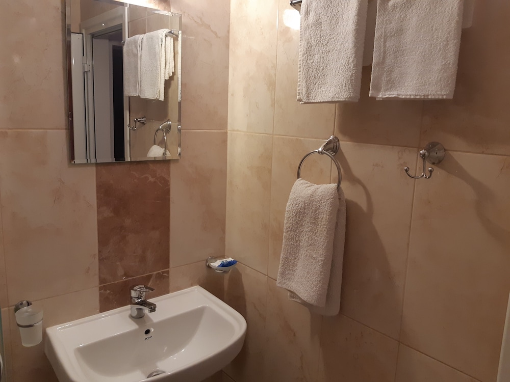 Family Apartment, 2 Bedrooms, Partial Sea View photo 3