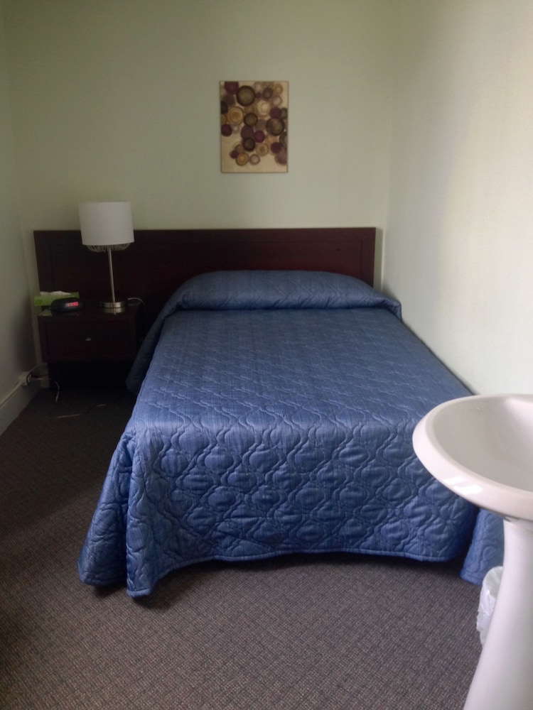Economy Room, Shared Bathroom photo 3