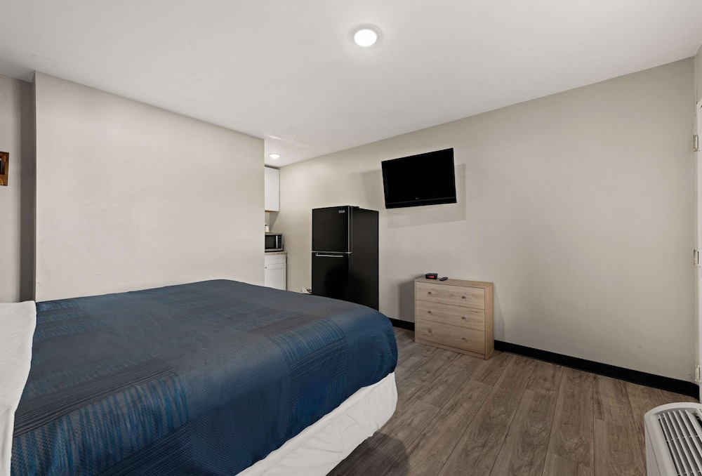 Standard Room, 1 Double Bed, Non Smoking - Photo 2