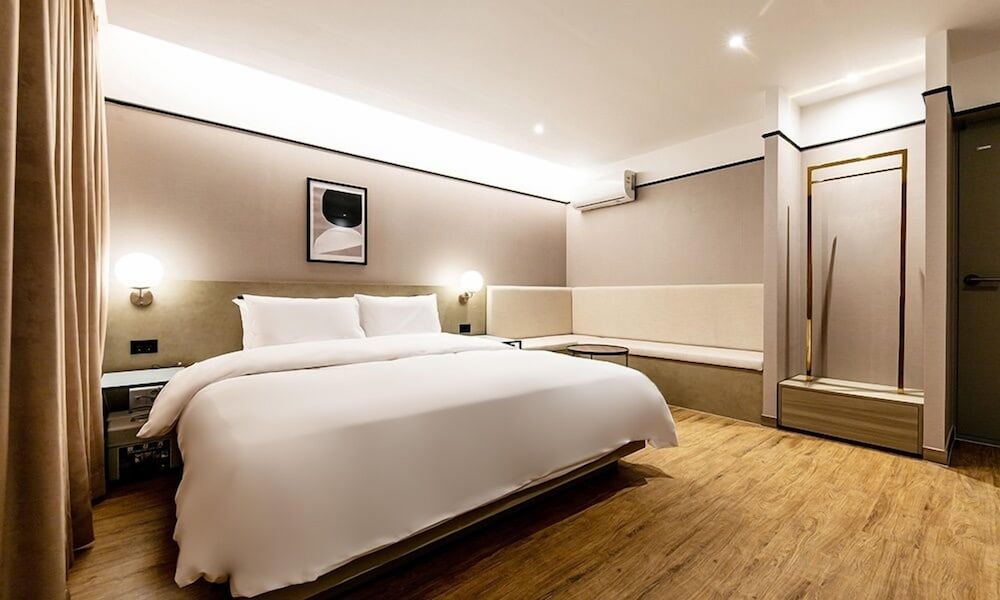 Deluxe Room - Photo 2