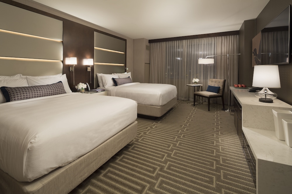 Room, 2 Queen Beds (Mobility/Hearing Accessible, Tub) photo 1