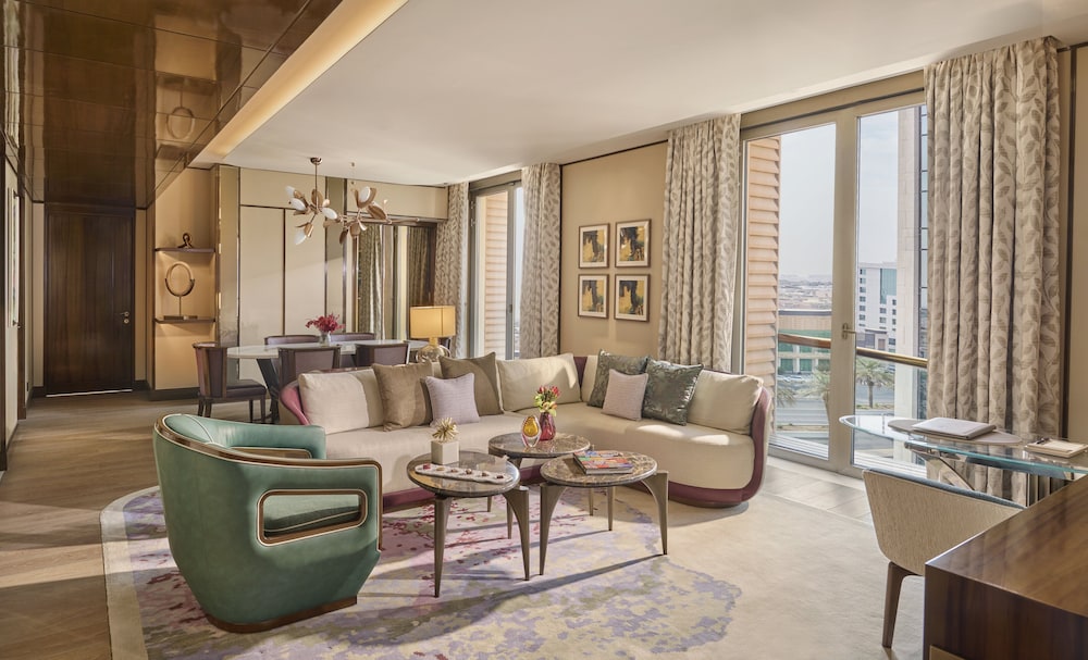 Executive Suite, Corner