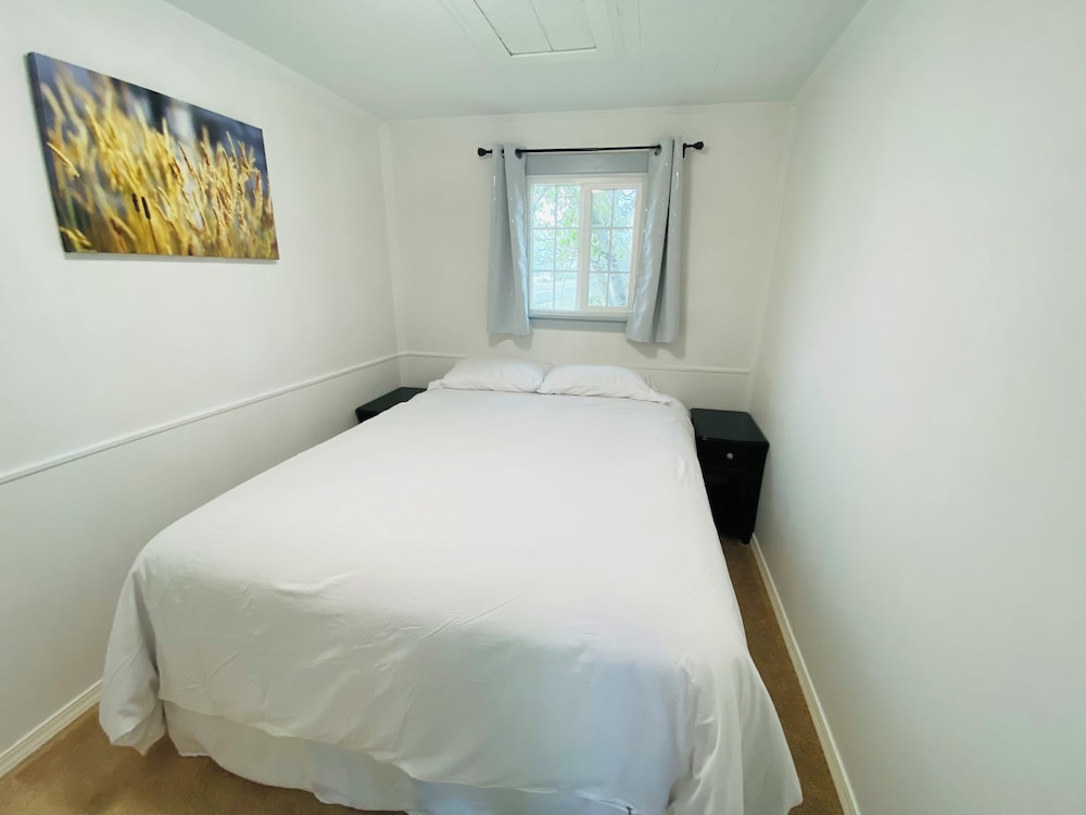 C1 Family Cabin, 2 Bedrooms, Kitchen, Riverfront, Private Balcony, No Pets