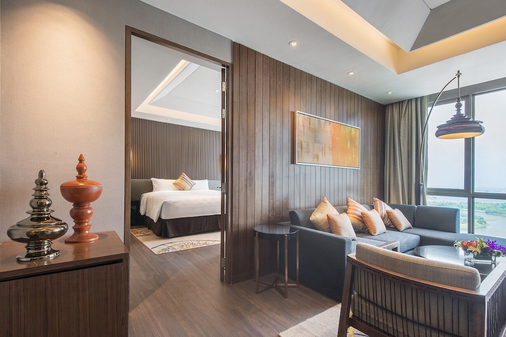 Executive Suite, 1 King Bed (Shin Sawbu) photo 1