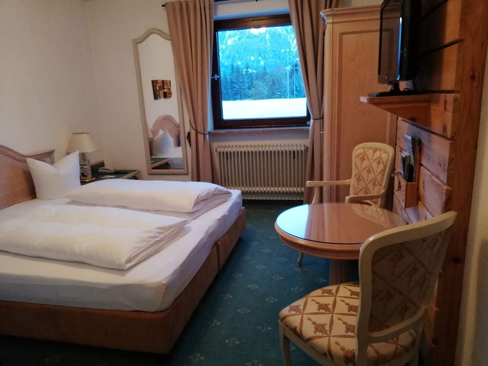 Economy Double Room photo 3