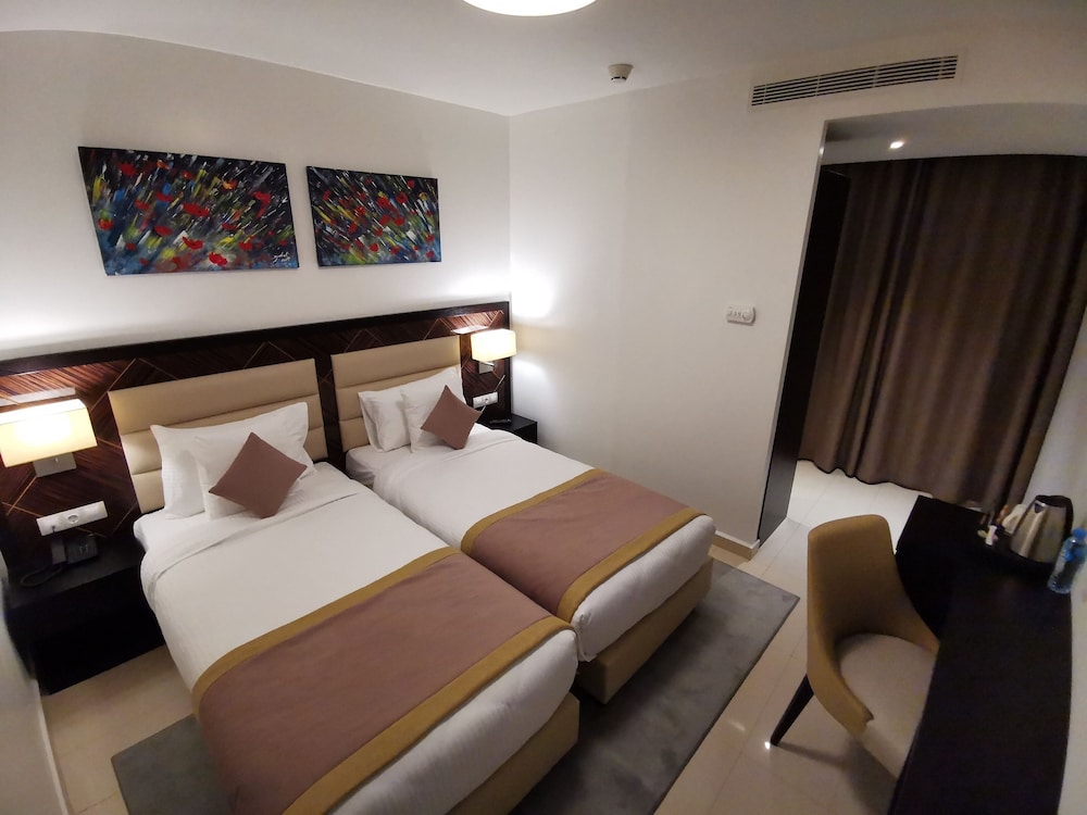 Classic Twin Room - Photo 11